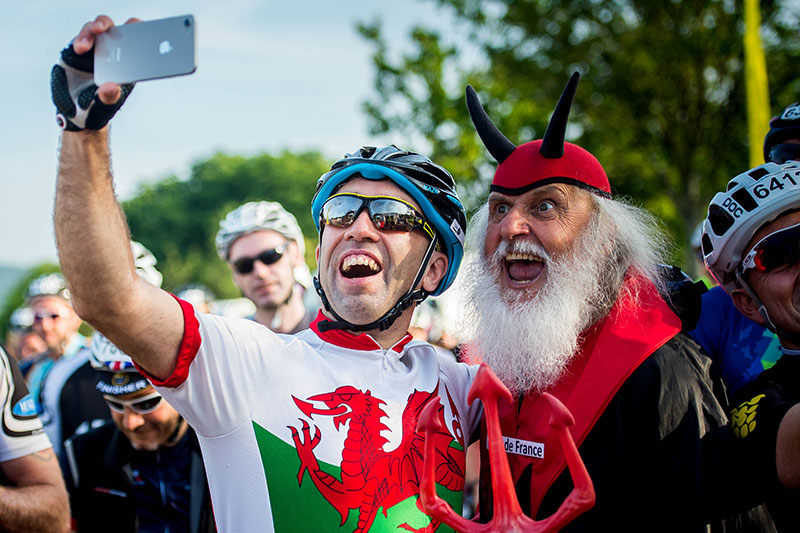 Sun shines on the 4,000 Dragon Slayers of South Wales Dragon Ride